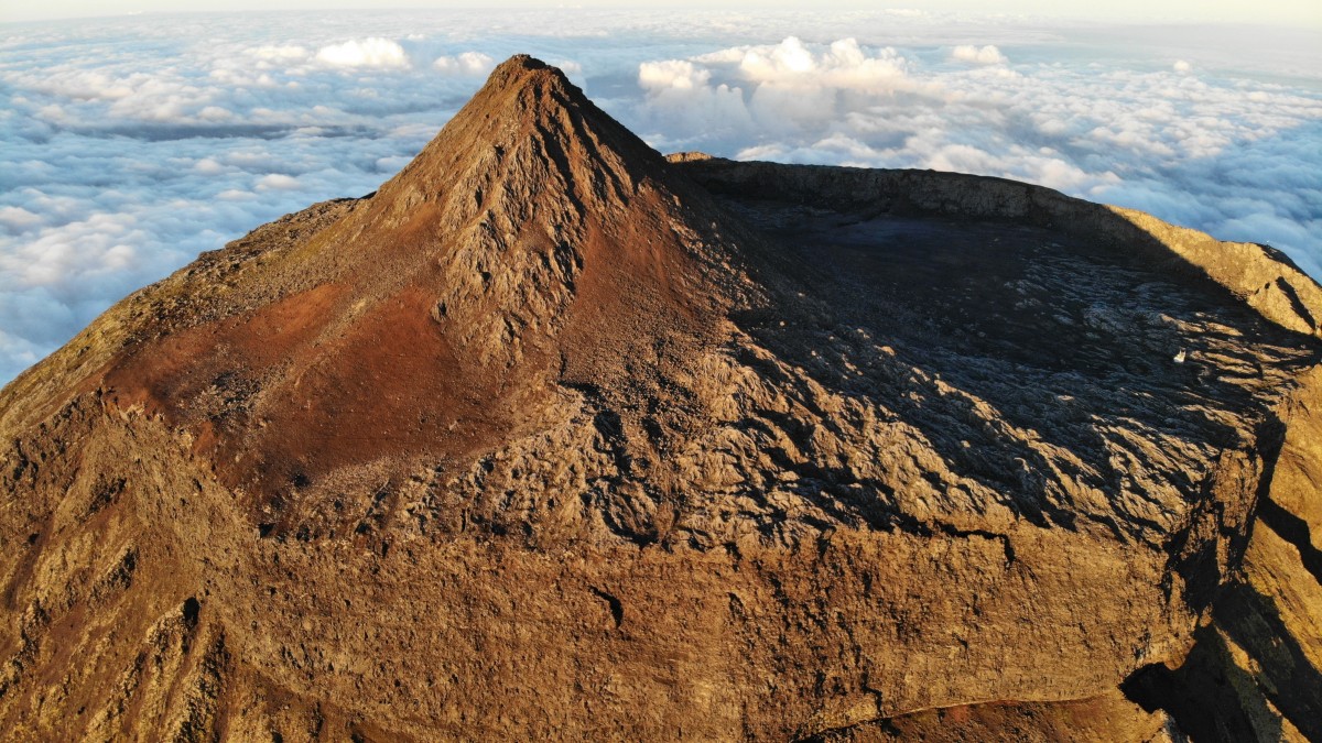 Highest point of Portugal: Pico Mountain