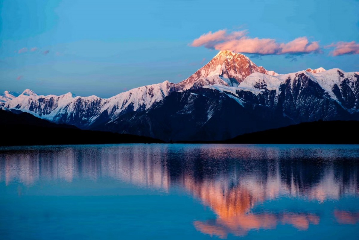 View Gongga Mountain from Lishuo Pass and Lishuo Lake