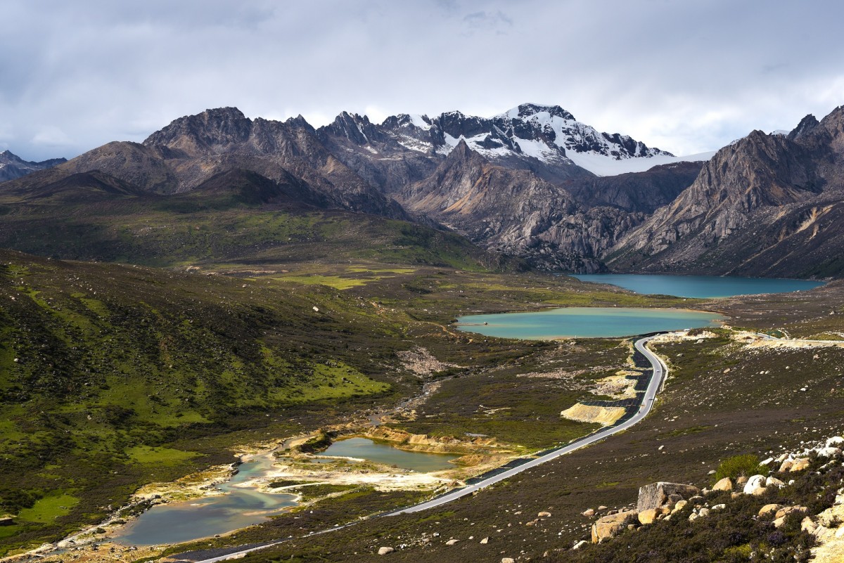 Sister Lakes in Haizi Mountain